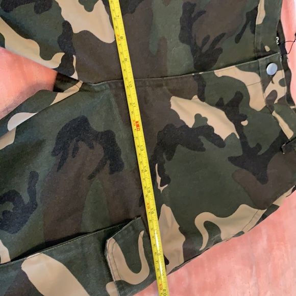 Camo cargo pants 💚🤎🖤 - Picture 8 of 9